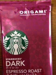 STARBACKS COFFEE ORIGAMIのパッケージ。ダークローストです。