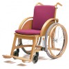 結婚式などの華やかなシーンにもオススメの木製車椅子 Swan1