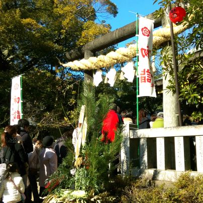 阿比太神社への初詣客が長い列